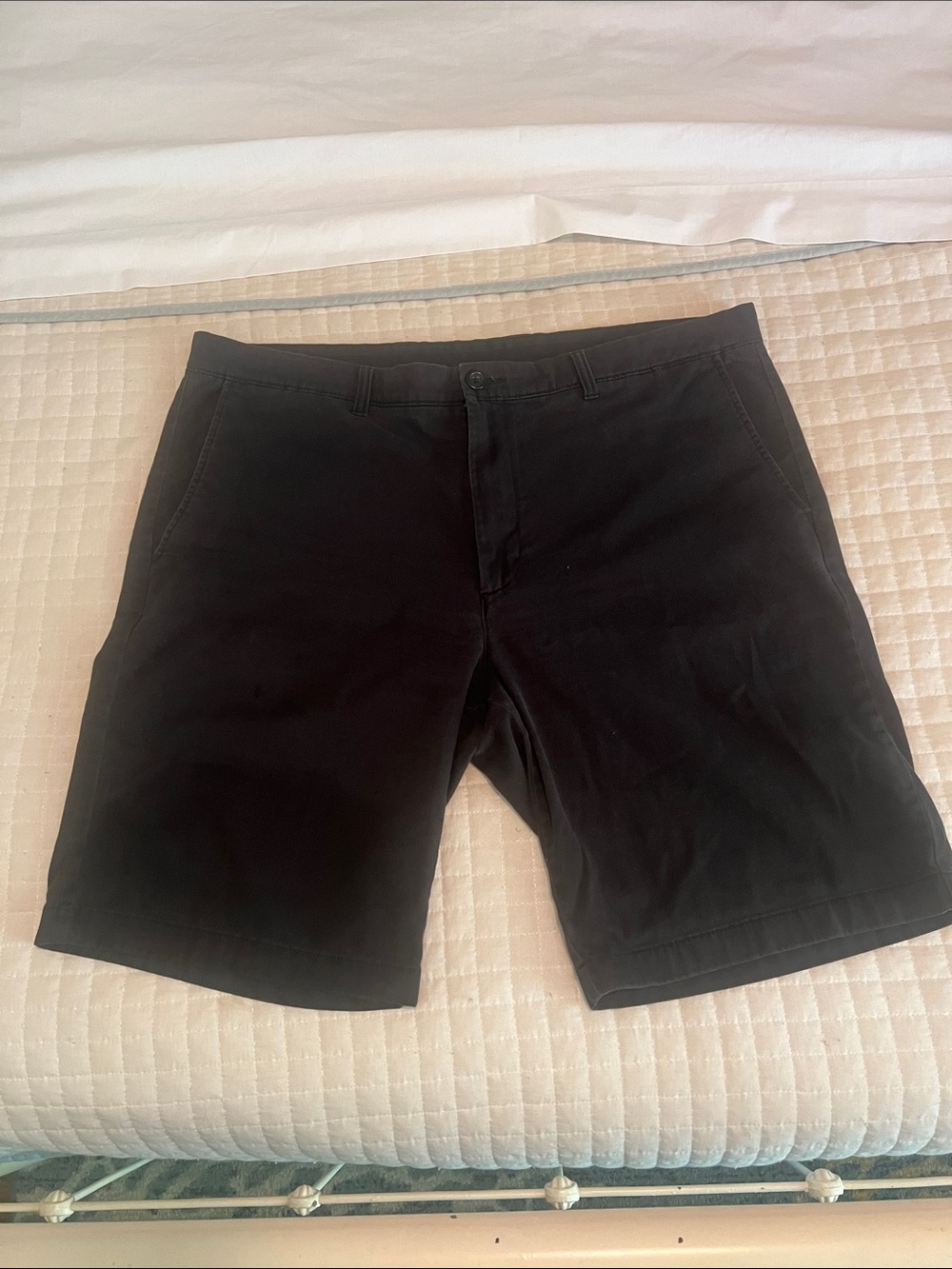 Roundtree & Yorke Black Flat Front Chino Shorts